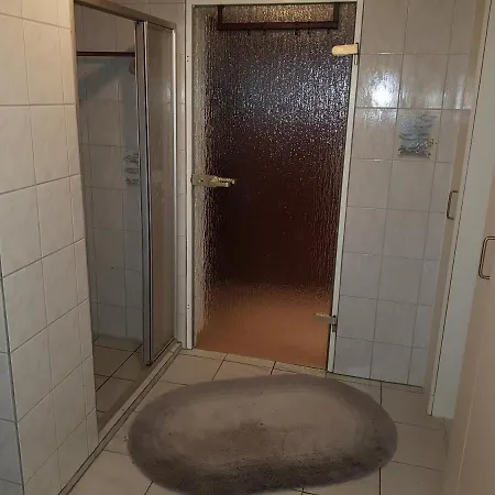 4 Sterne Souterrain Apartment Alt-Mariendorf Berlín Exterior foto